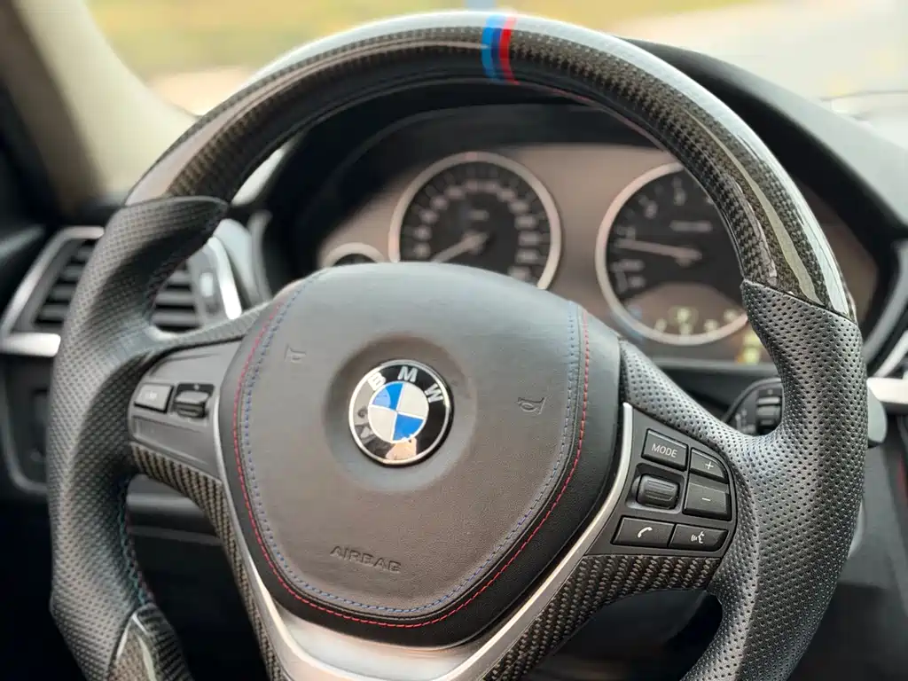 BMW 3 Series 2018 — фото 9