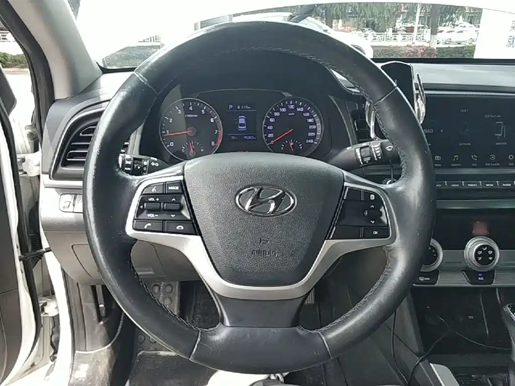 Hyundai Elantra 2019 — фото 11