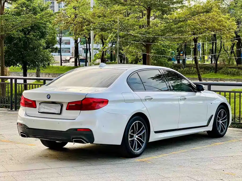 BMW 5 Series 2018 — фото 7