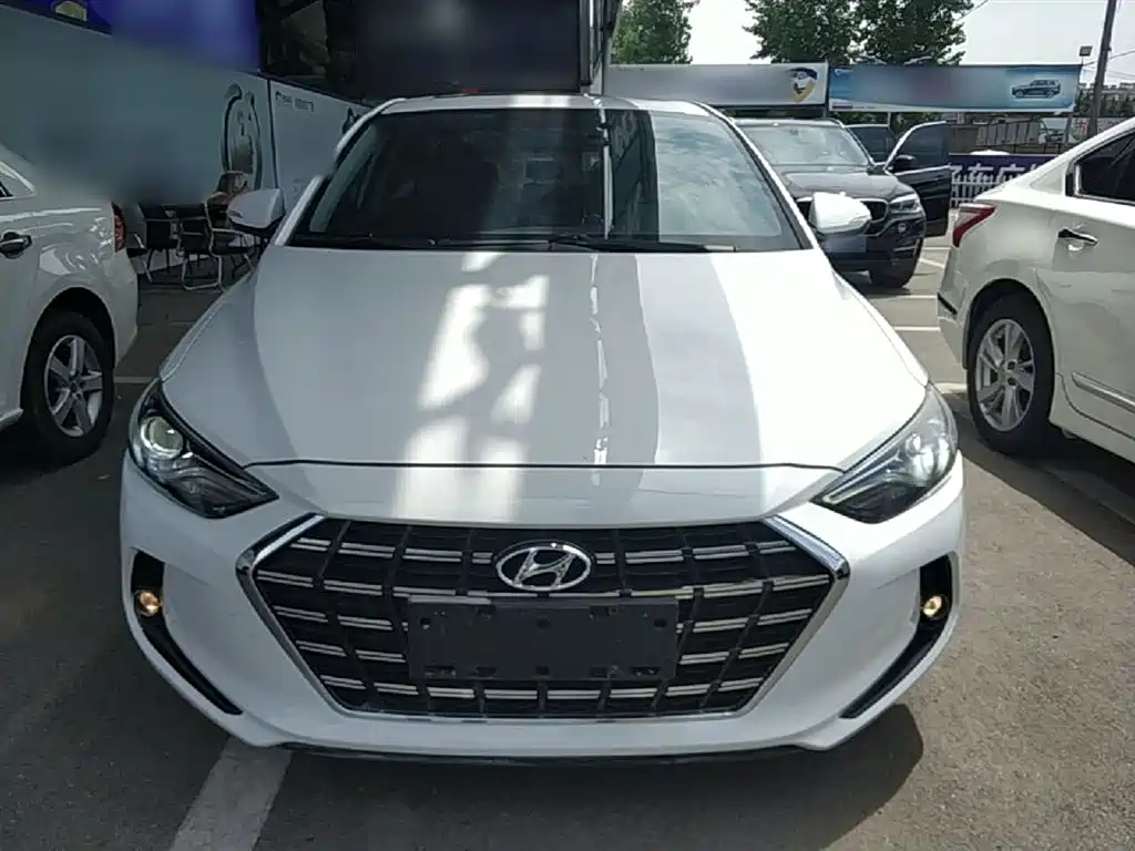 Hyundai Elantra 2019 — фото 3