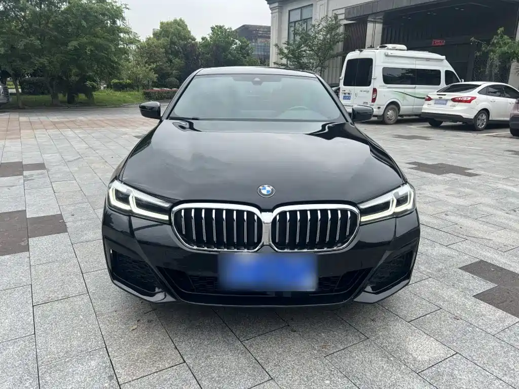 BMW 5 Series 2023 — фото 12