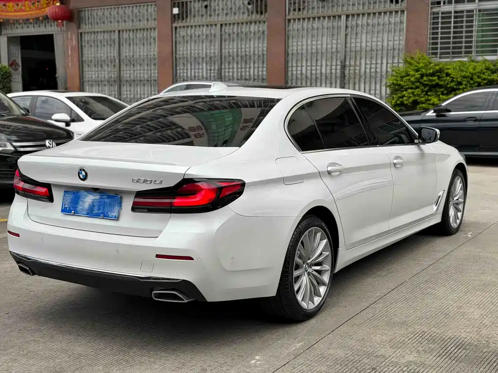 BMW 5 Series 2021 — фото 19