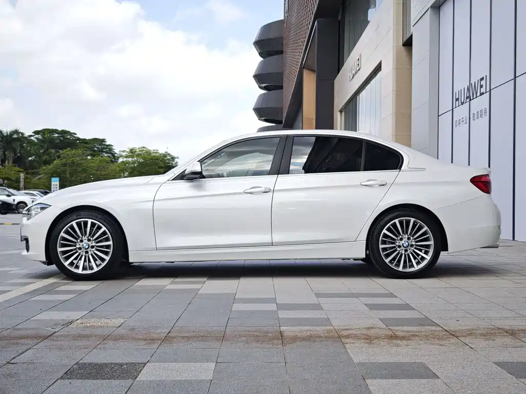 BMW 3 Series 2019 — фото 19