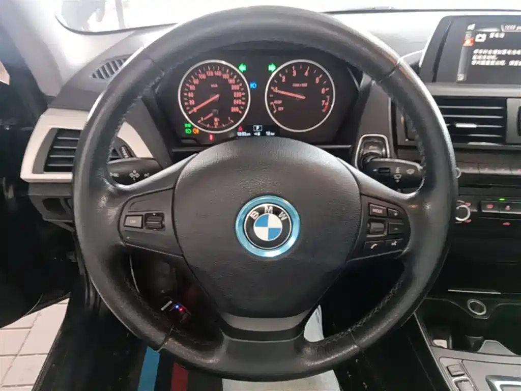BMW 1 Series 2015 — фото 11