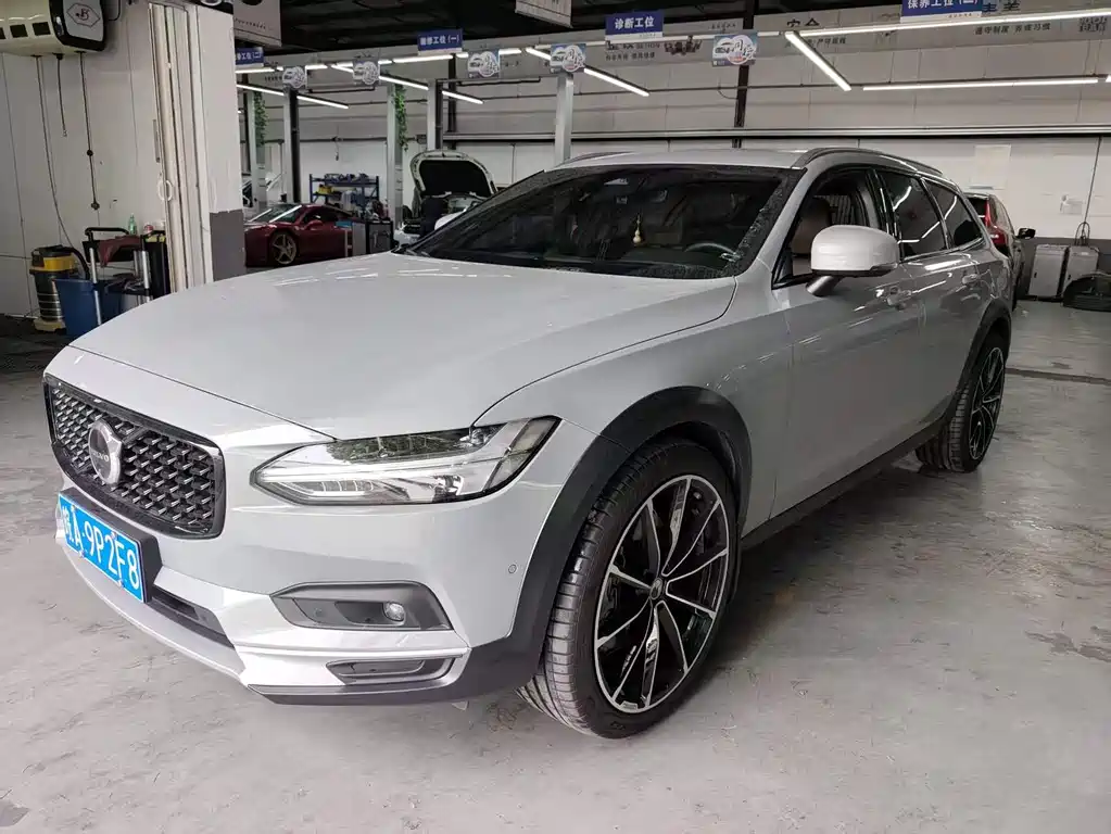 Volvo V90 2024 — фото 1