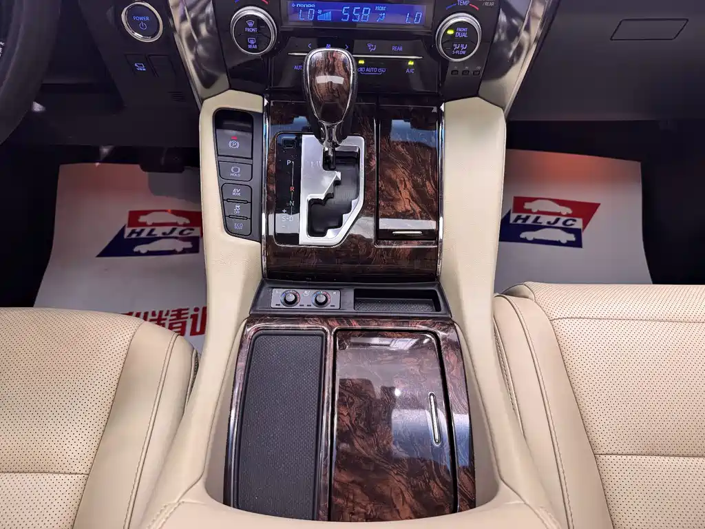 Toyota Alphard 2019 — фото 13