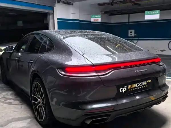 Porsche Panamera 2023