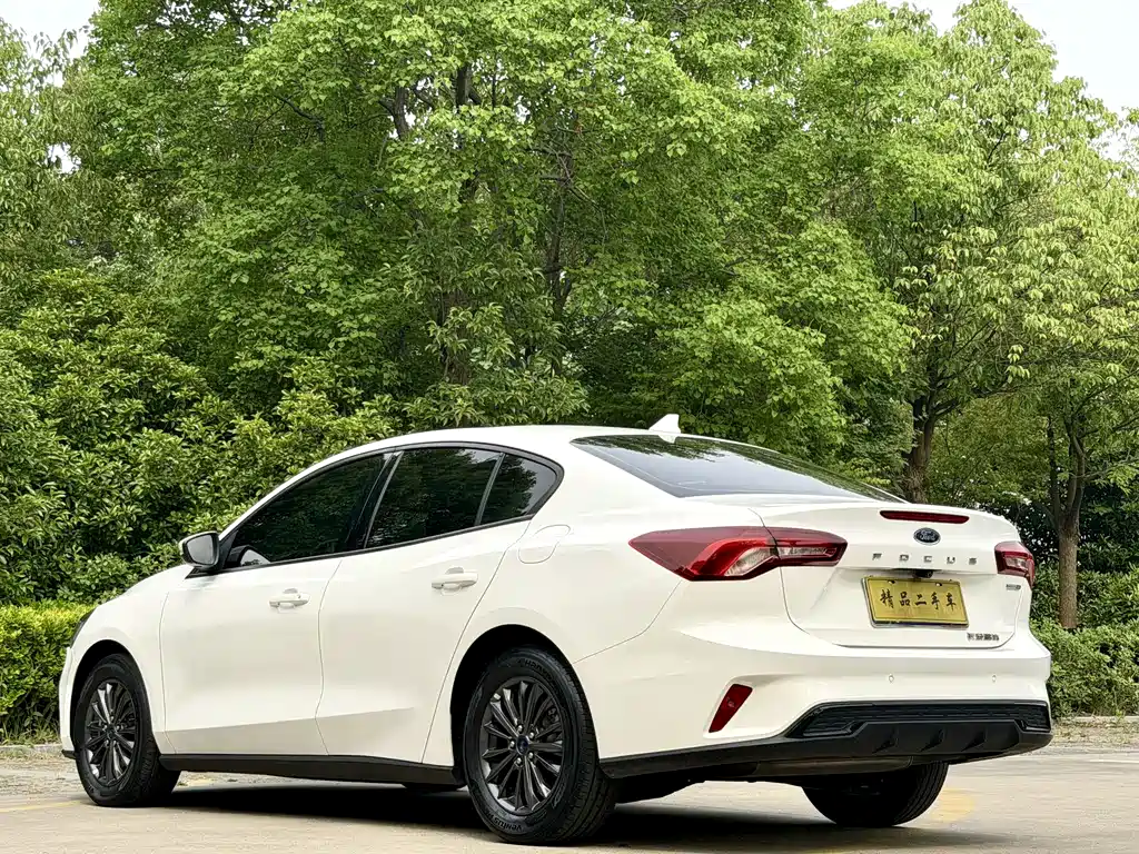 Ford Focus 2023 — фото 15