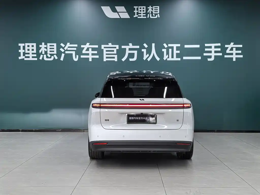 Li Auto i8 2025