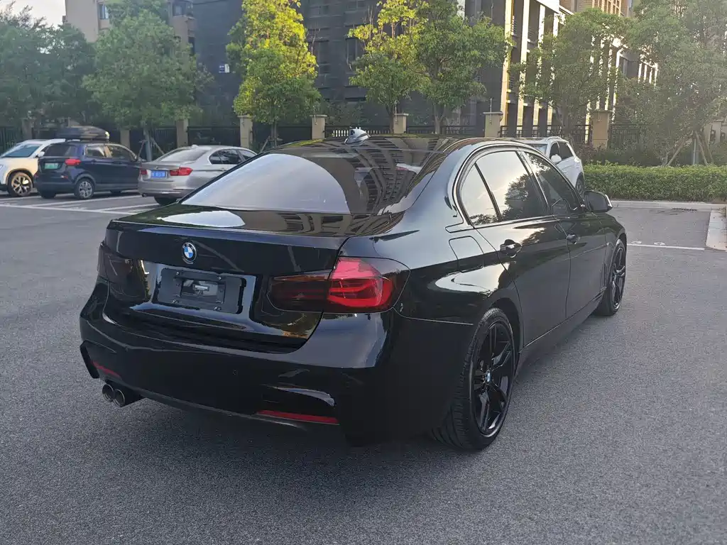BMW 3 Series 2019 — фото 14