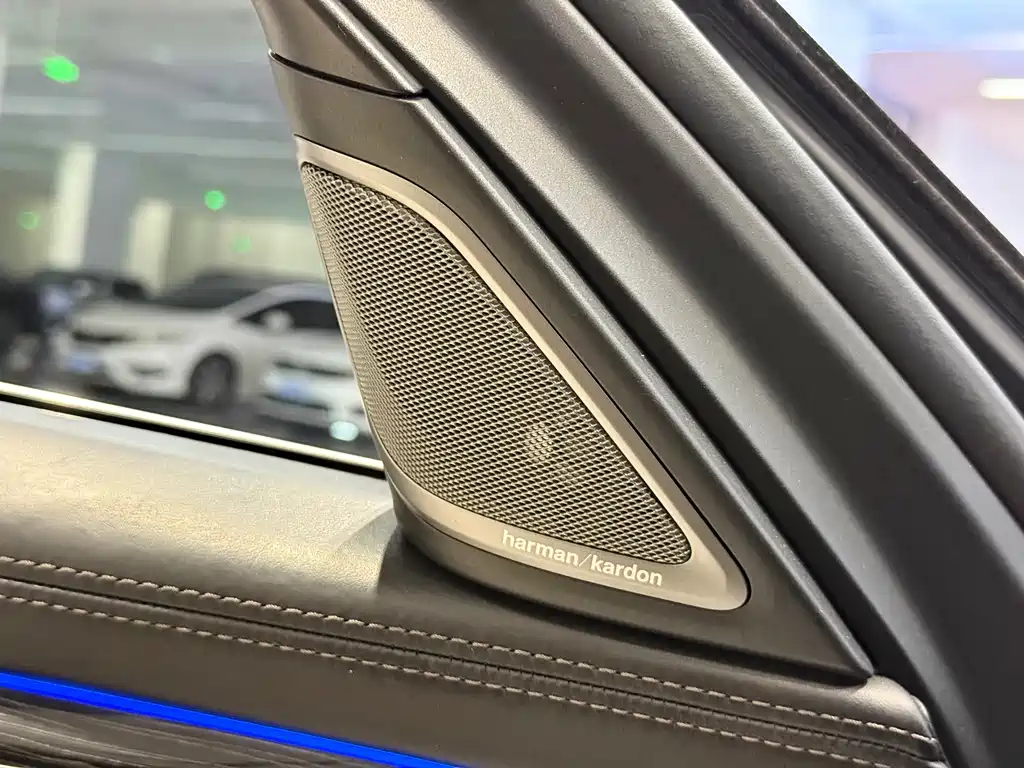 BMW 7 Series 2018 — фото 12
