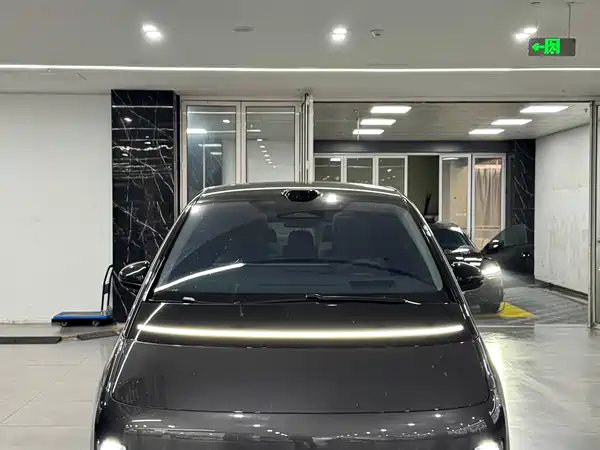 Li Auto MEGA 2025