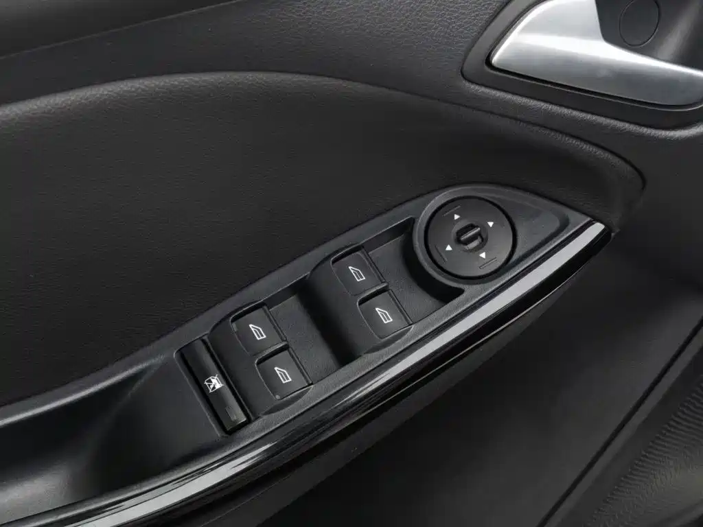 Ford Focus 2014 — фото 9
