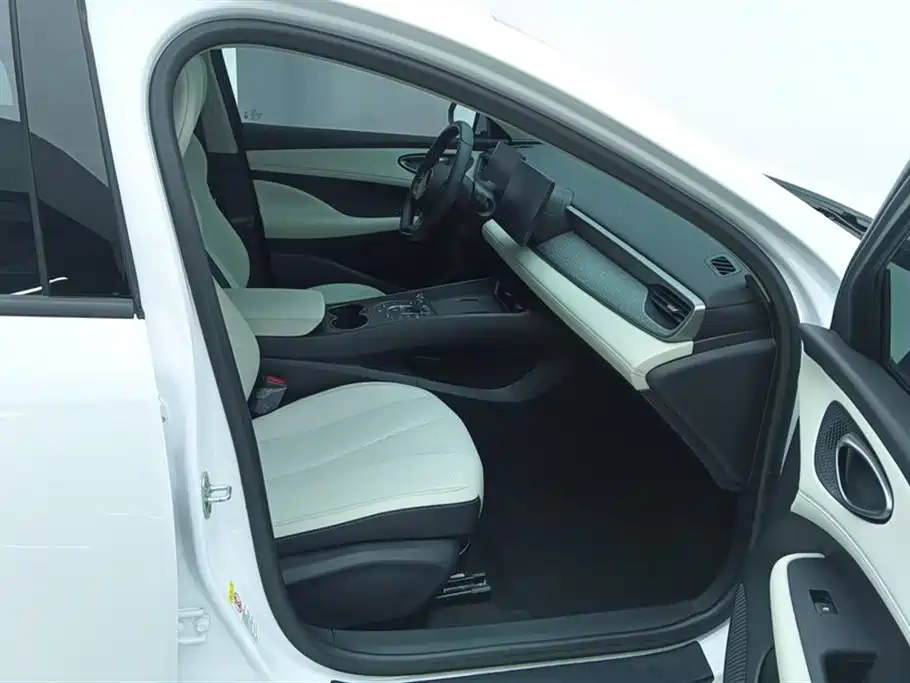 BYD Seal 05 DM-i 2025 — фото 8