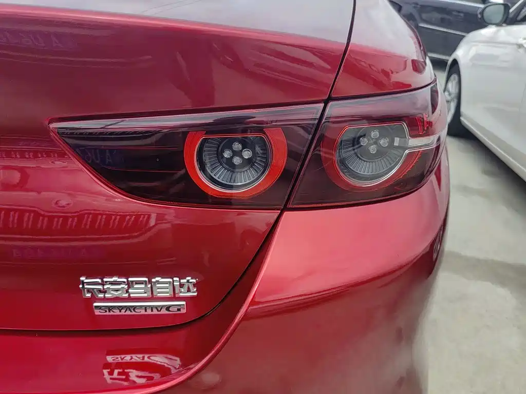Mazda 3 Axela 2021 — фото 12