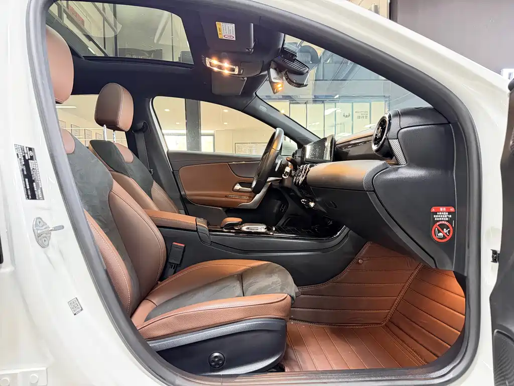 Mercedes-Benz A-Class 2019 — фото 9