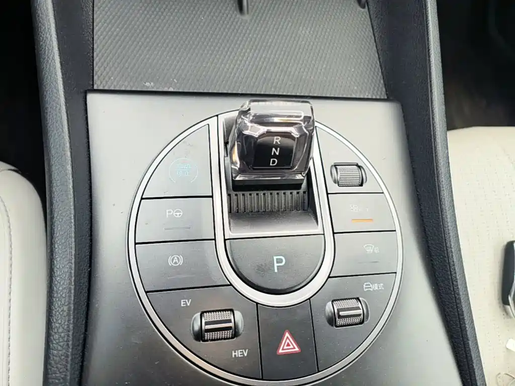 BYD Seal 05 DM-i 2025 — фото 14