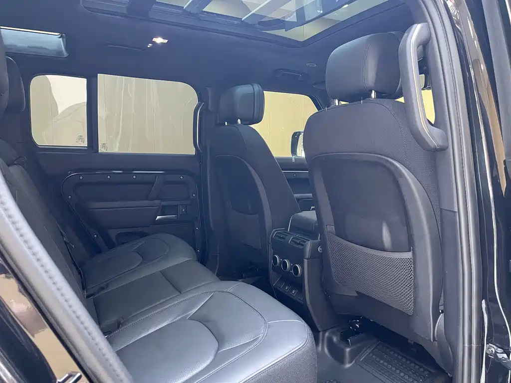 Land Rover Defender 2025 — фото 14