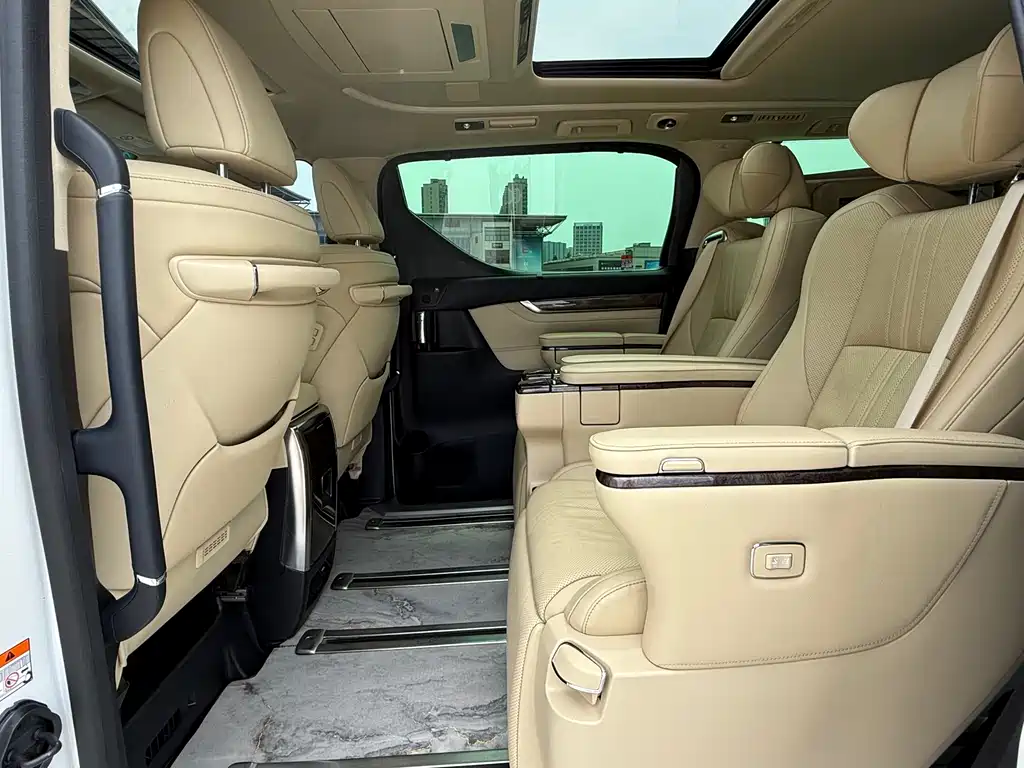 Toyota Vellfire 2023 — фото 12