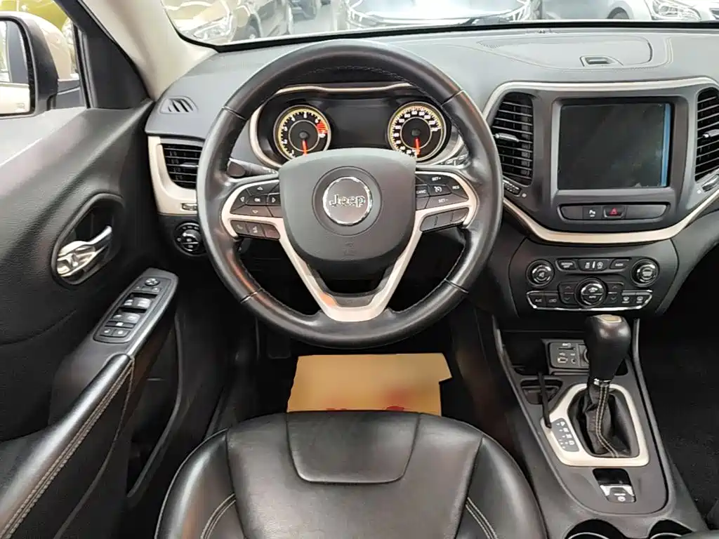 Jeep Cherokee 2018 — фото 17