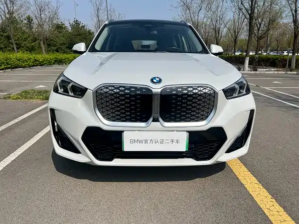 BMW iX1 2025