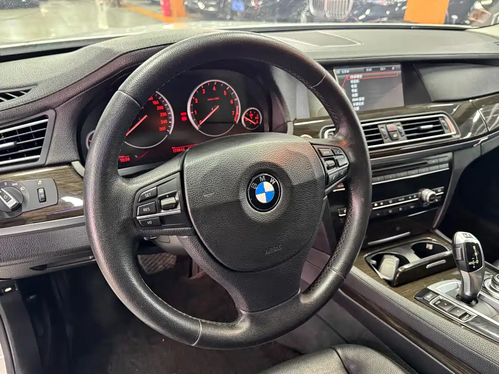 BMW 7 Series 2012 — фото 6