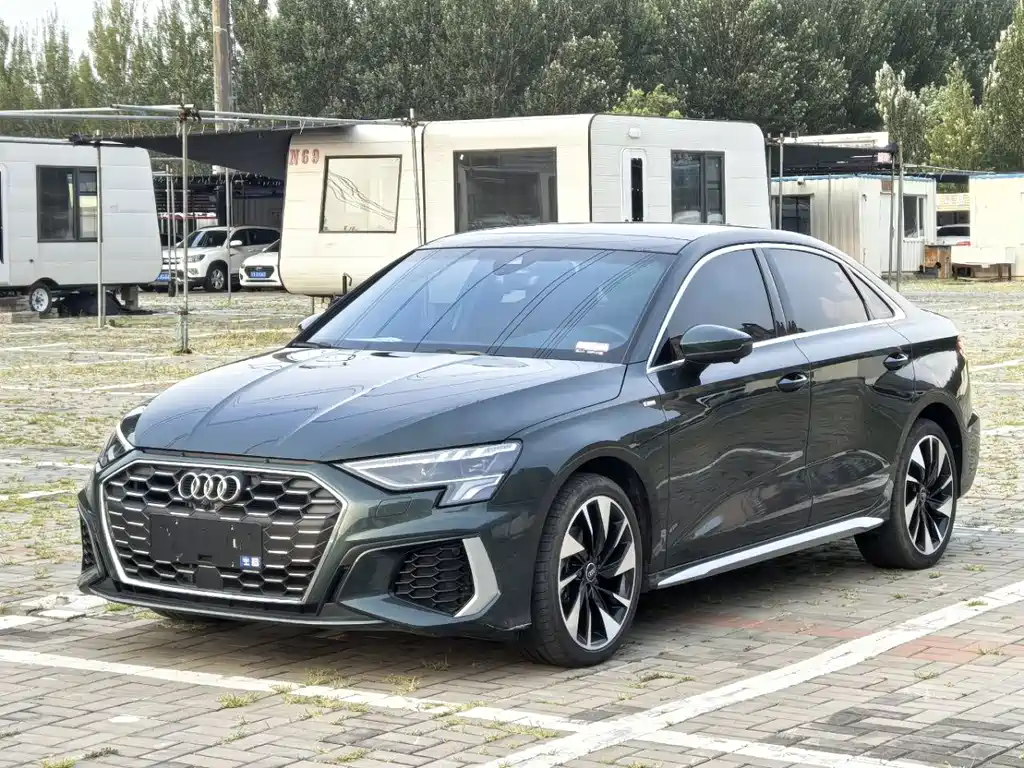 Audi A3 2023 — фото 1