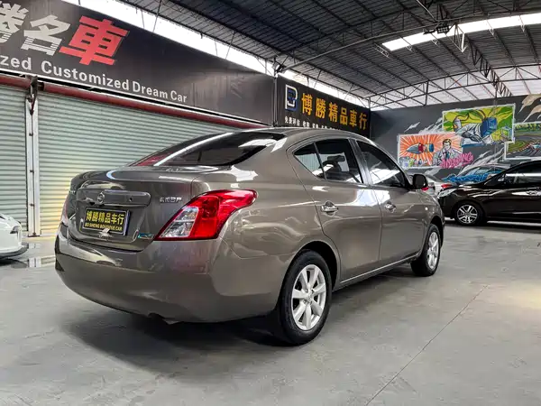 Nissan Sunny 2011