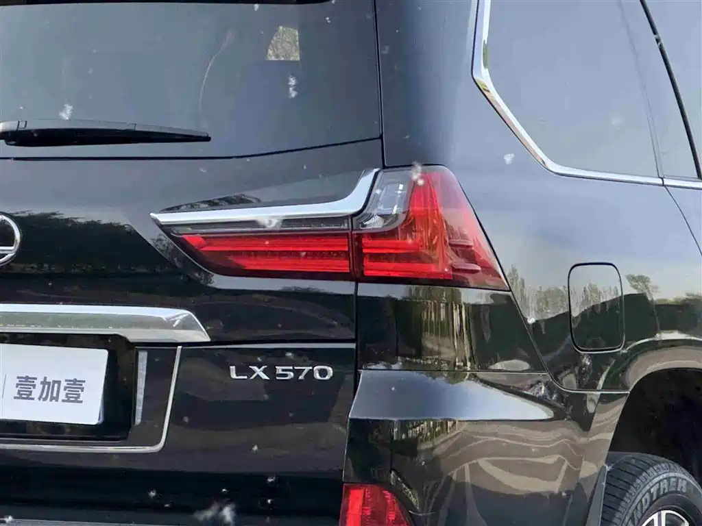 Lexus LX 2017 — фото 20