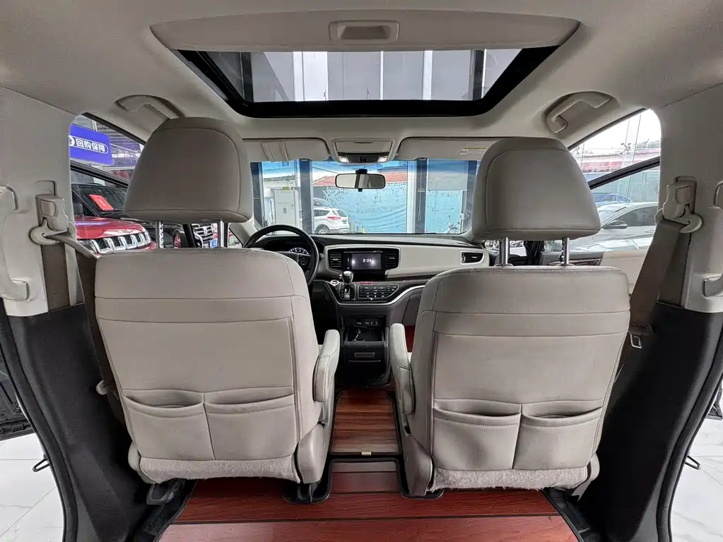 Honda Odyssey 2016 — фото 16
