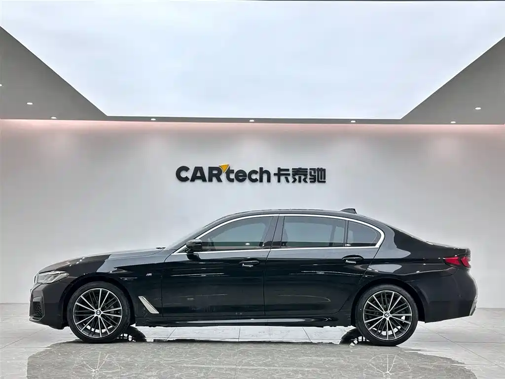 BMW 5 Series 2023 — фото 2