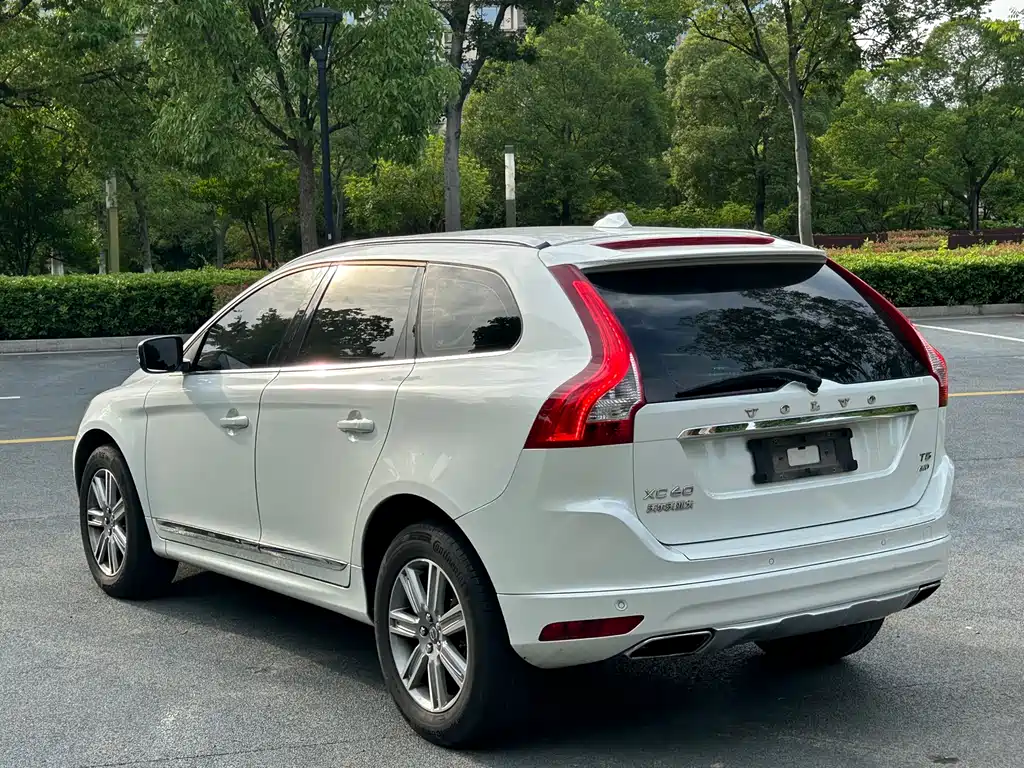 Volvo XC60 2017 — фото 4