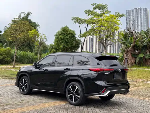 Toyota Crown Kluger 2023