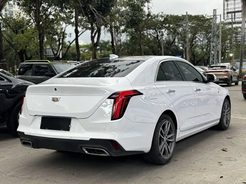Cadillac CT4 2021 — фото 9