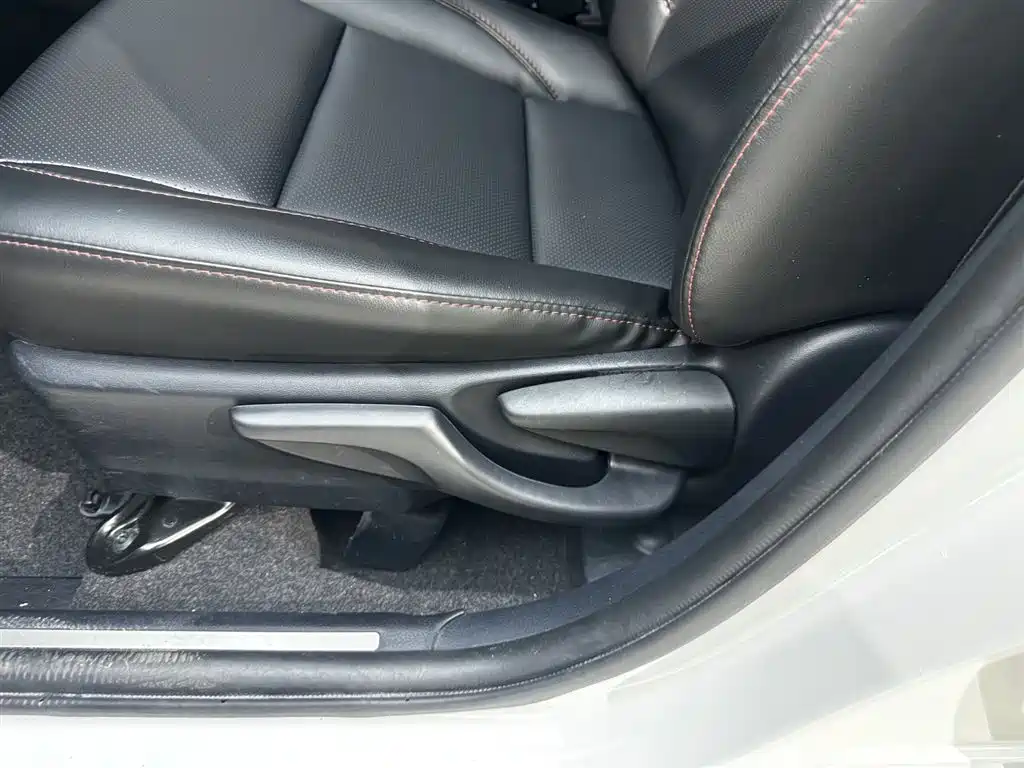 Toyota Yaris L 2022 — фото 13