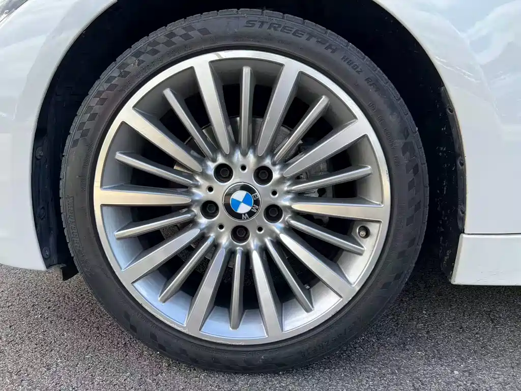 BMW 3 Series 2019 — фото 18