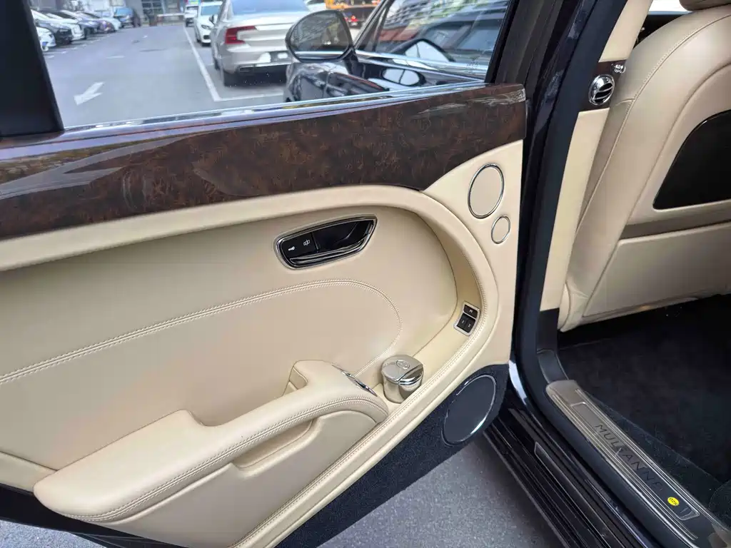 Bentley Mulsanne 2016 — фото 15