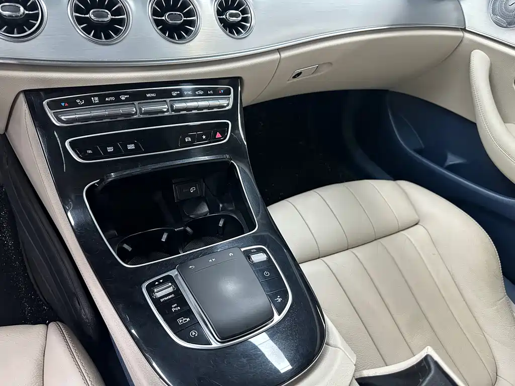 Mercedes-Benz E-Class 2022 — фото 8
