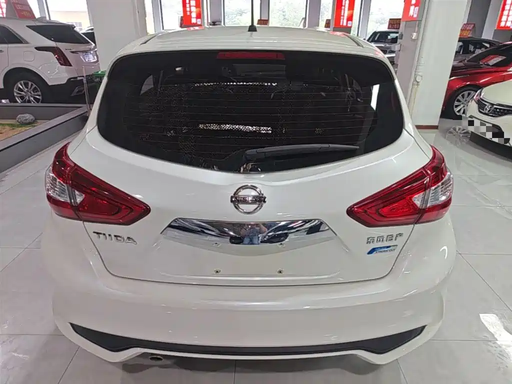 Nissan Tiida 2017 — фото 6