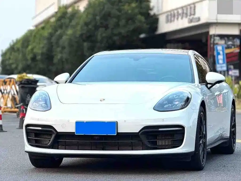 Porsche Panamera 2021