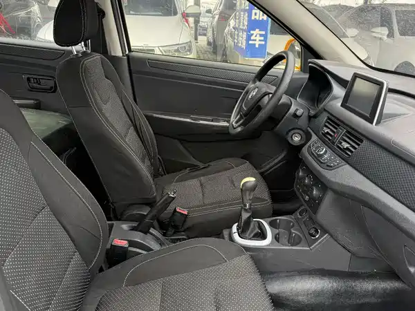 Dongfeng Scenery 330 2014