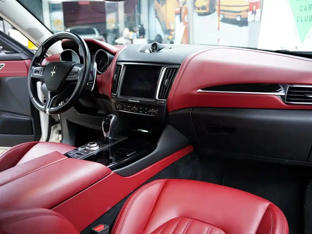 Maserati Levante 2018 — фото 42