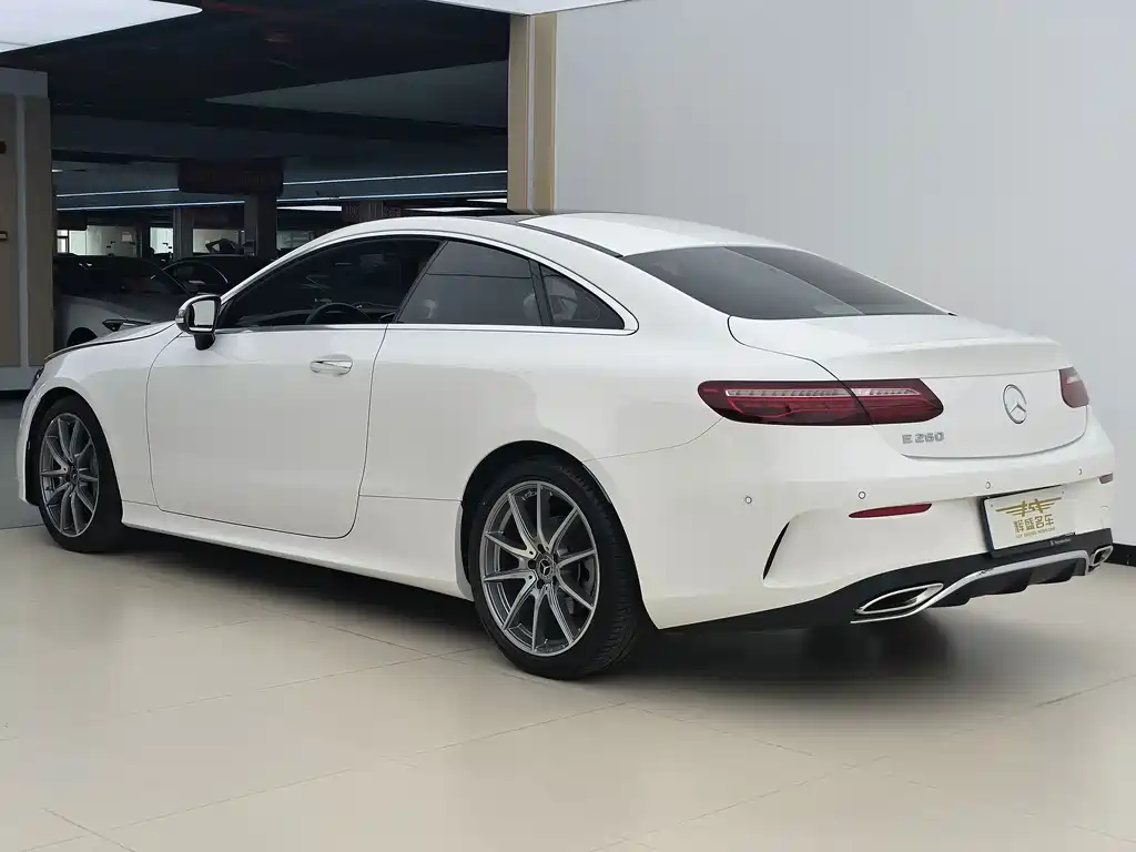 Mercedes-Benz E-Class 2023 — фото 12