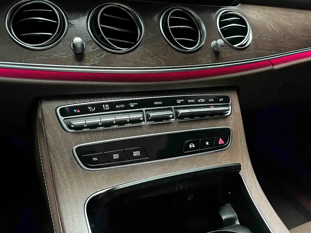 Mercedes-Benz E-Class 2022 — фото 17