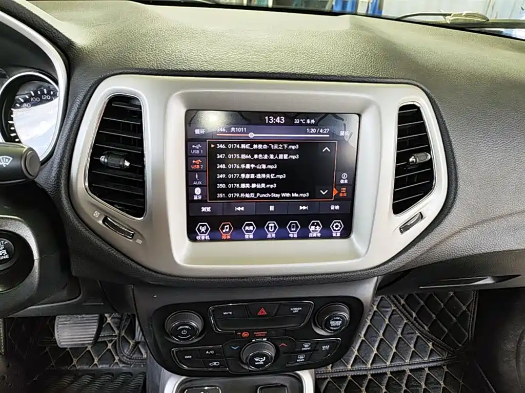 Jeep Compass 2020 — фото 13