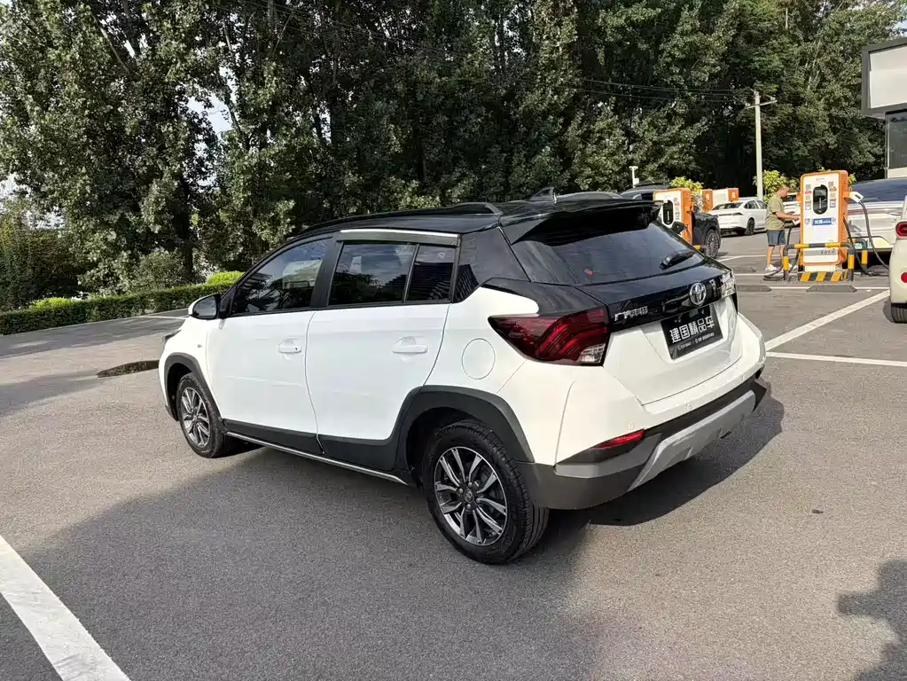 Toyota Yaris L 2020 — фото 16