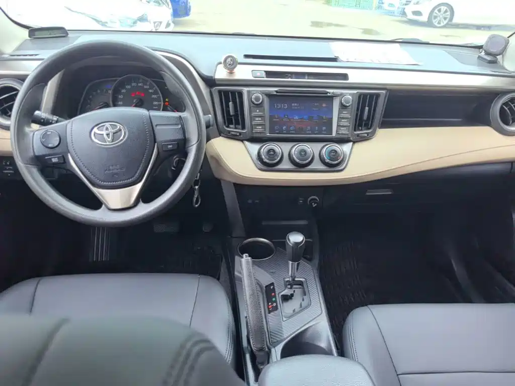 Toyota RAV4 2015 — фото 10
