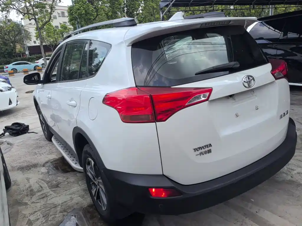 Toyota RAV4 2015 — фото 5