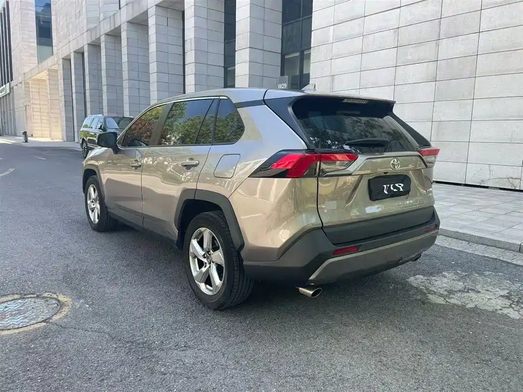 Toyota RAV4 2021