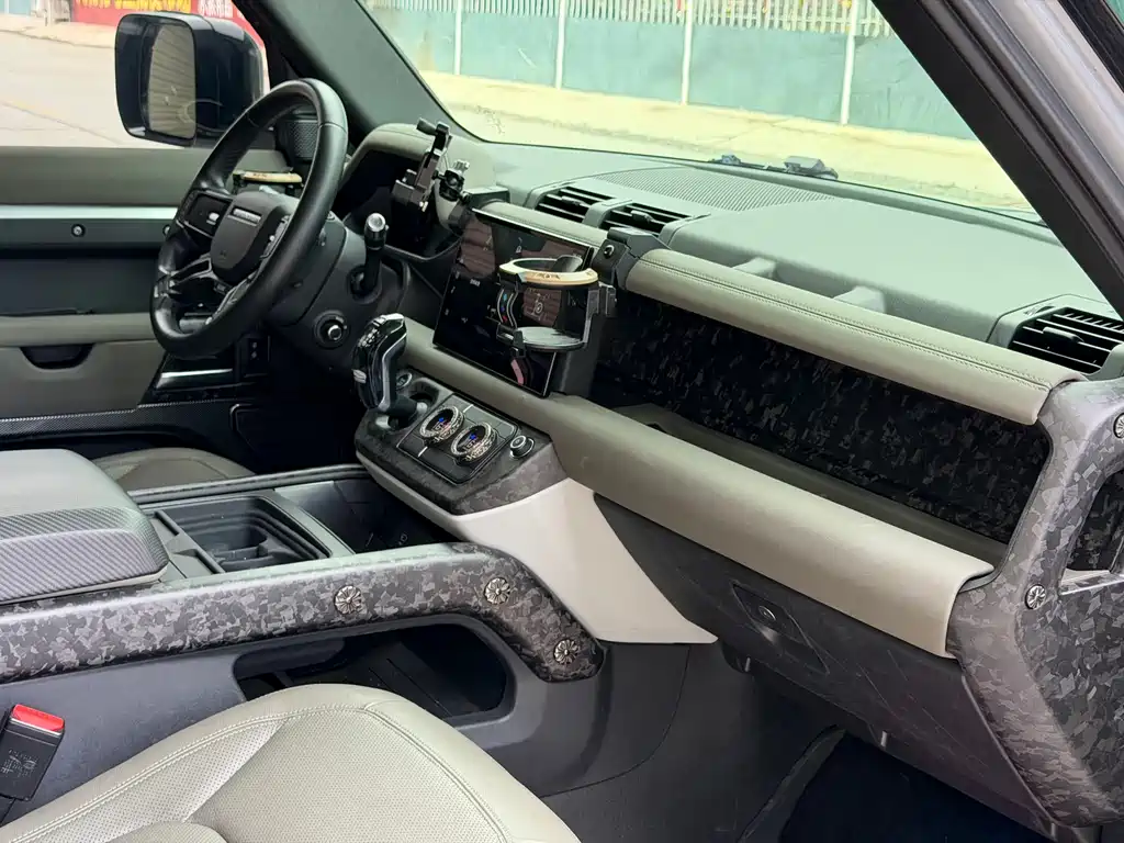 Land Rover Defender 2022 — фото 10